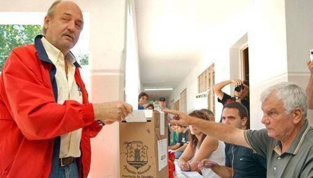 Carlos Paz: Felpeto convoc� a elecciones municipales para el domingo 26 de junio