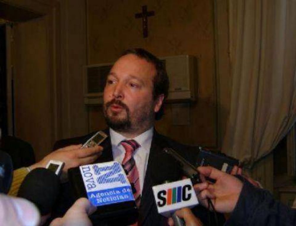 Acusan a Sabbatella de "activista comunista"