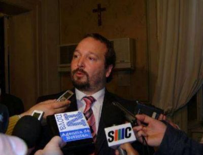 Acusan a Sabbatella de "activista comunista"