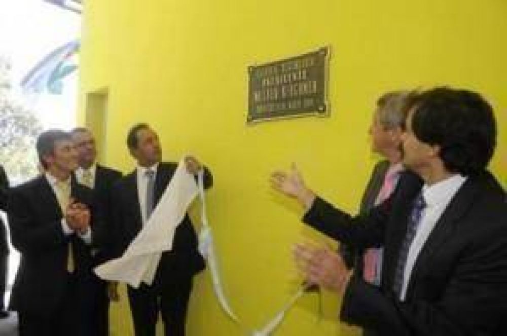 El Gobernador dijo que este proyecto puso a la educaci�n �como un pilar fundamental�