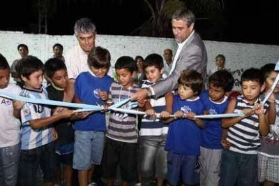 Inauguraron obras de remodelaci�n en el Club Villa Gonnet de Wilde 