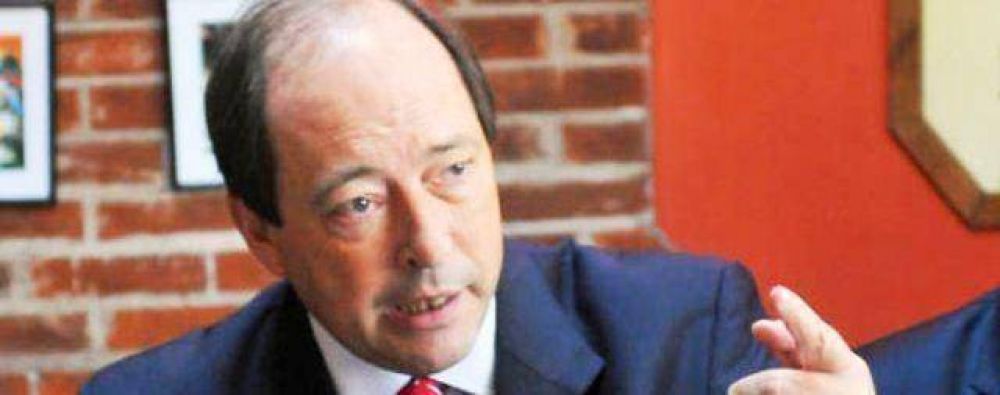 Sanz dice que el "establishment" la prefiere a Cristina y no a �l