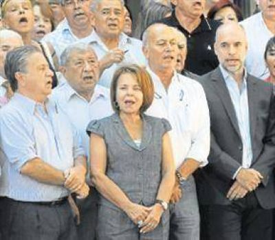 Duhalde coquetea con Macri y cruje el PJ disidente