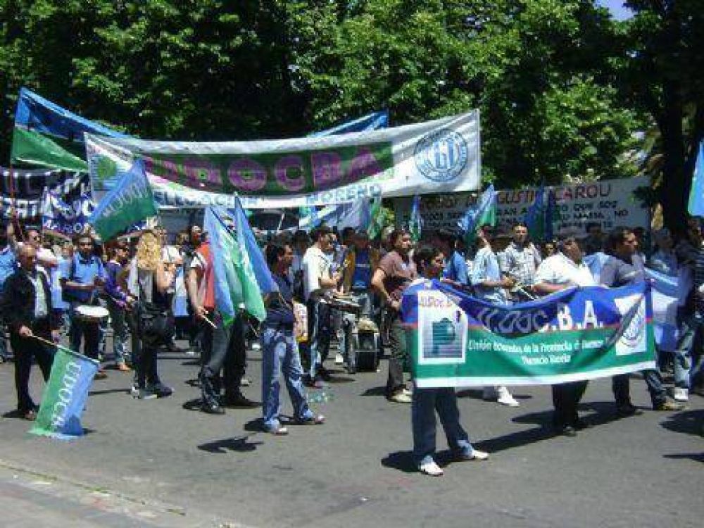 UDocBA pide la titularizaci�n en seccionales del Correo Argentino