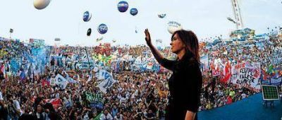 Con la mira en octubre, CFK apel� a N�stor y a los j�venes