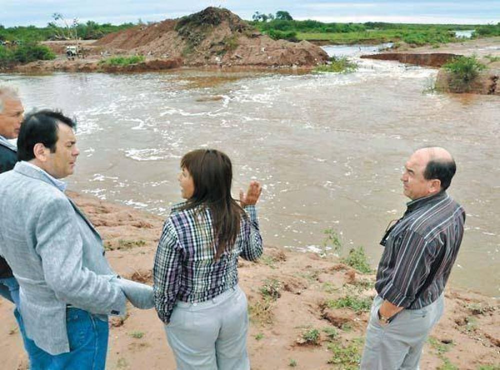 Zamora supervis� en persona la lucha contra la furia del r�o Salado 
