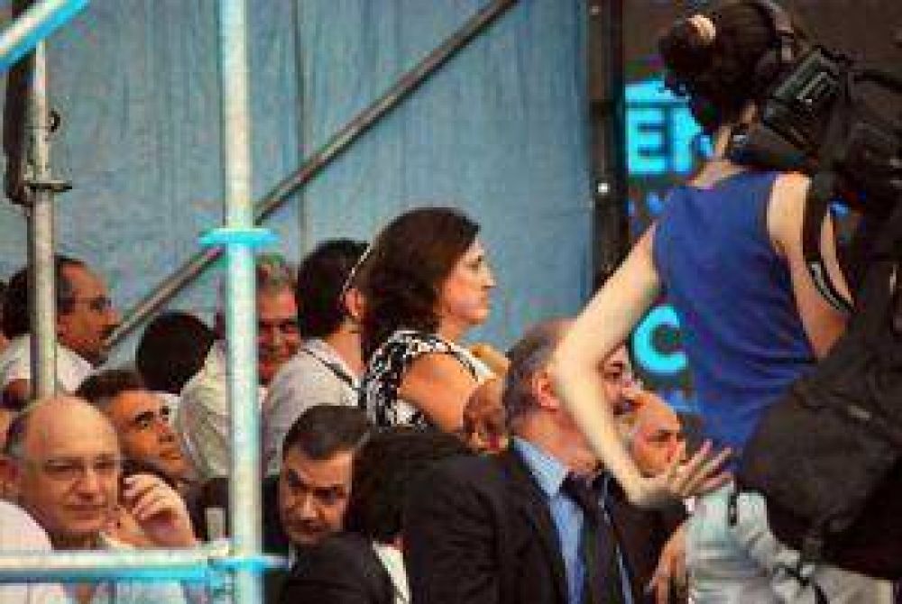 Militantes lujanenses participaron en el acto de apoyo a CFK en Hurac�n 