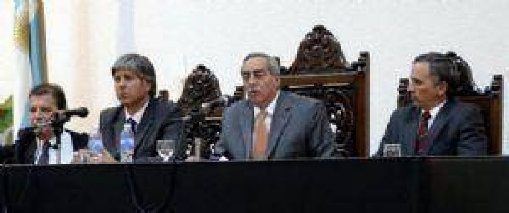 Fayad alab� a Cristina y volvi� a cuestionar la interna