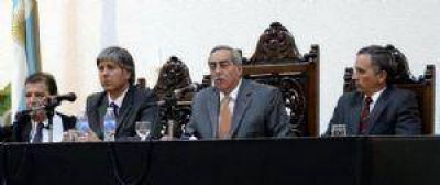 Fayad alab� a Cristina y volvi� a cuestionar la interna