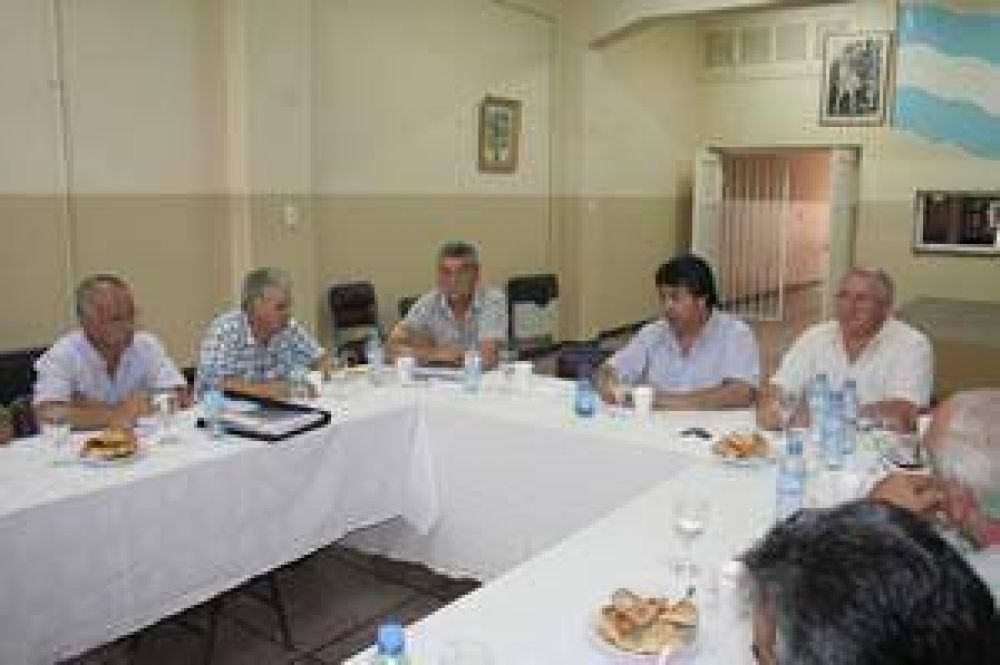 Las 62 organizaciones le pedir�n a la CGT que fije posici�n por la re re 