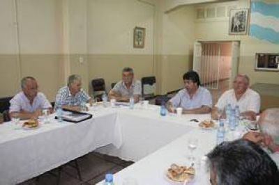 Las 62 organizaciones le pedir�n a la CGT que fije posici�n por la re re 