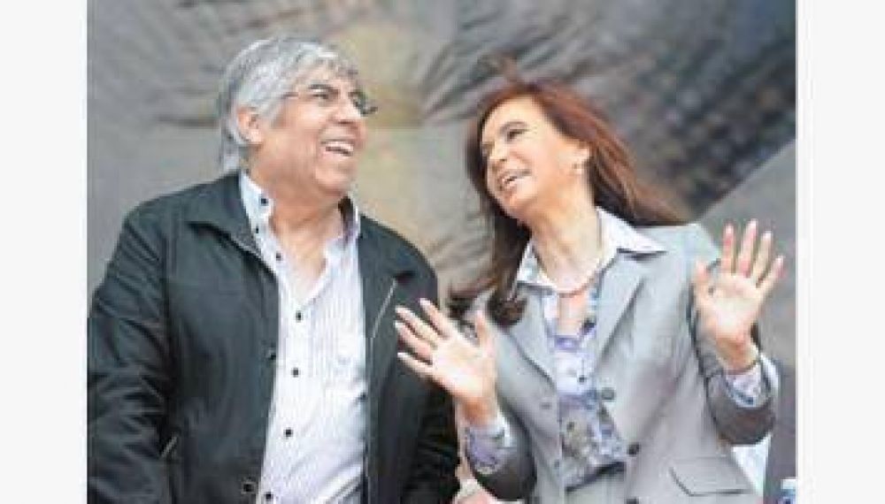 Moyano desconf�a de Cristina y busca que los gordos y Barrionuevo vuelvan a la CGT