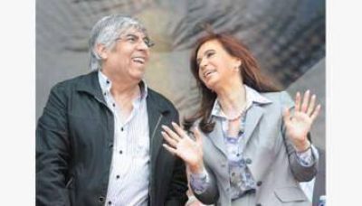 Moyano desconf�a de Cristina y busca que los gordos y Barrionuevo vuelvan a la CGT