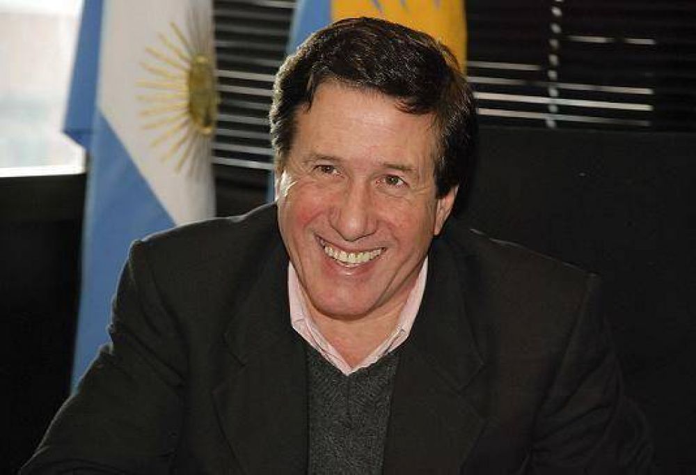 EL MUNICIPIO DE LAN�S DAR� A SUS TRABAJADORES UN 26 PORCIENTO DE AUMENTO