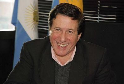 EL MUNICIPIO DE LAN�S DAR� A SUS TRABAJADORES UN 26 PORCIENTO DE AUMENTO