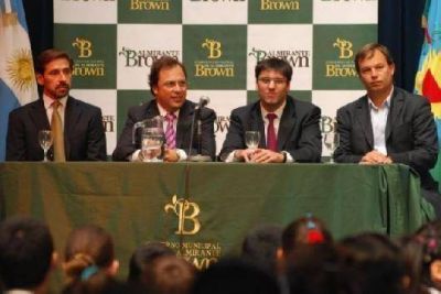 Se hizo una nueva entrega de netbooks a alumnos de escuelas secundarias 