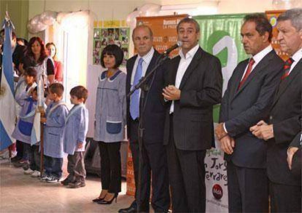 Inauguraron dos jardines de infantes y un CAEM en Dock Sud y Villa Luj�n