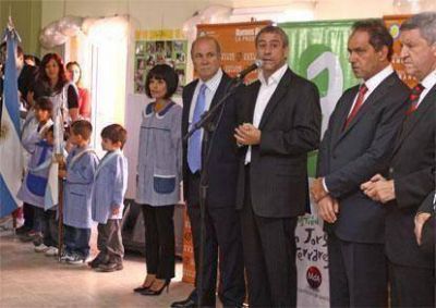 Inauguraron dos jardines de infantes y un CAEM en Dock Sud y Villa Luj�n