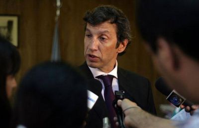 P�rez Rojas particip� de la comisi�n de Hacienda