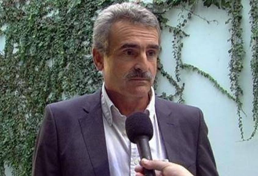 Agust�n Rossi: "Que Binner piense en el dengue antes que en la presidencia"