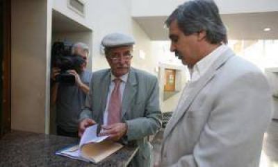 Siguen el rastro de dos viviendas del ministro