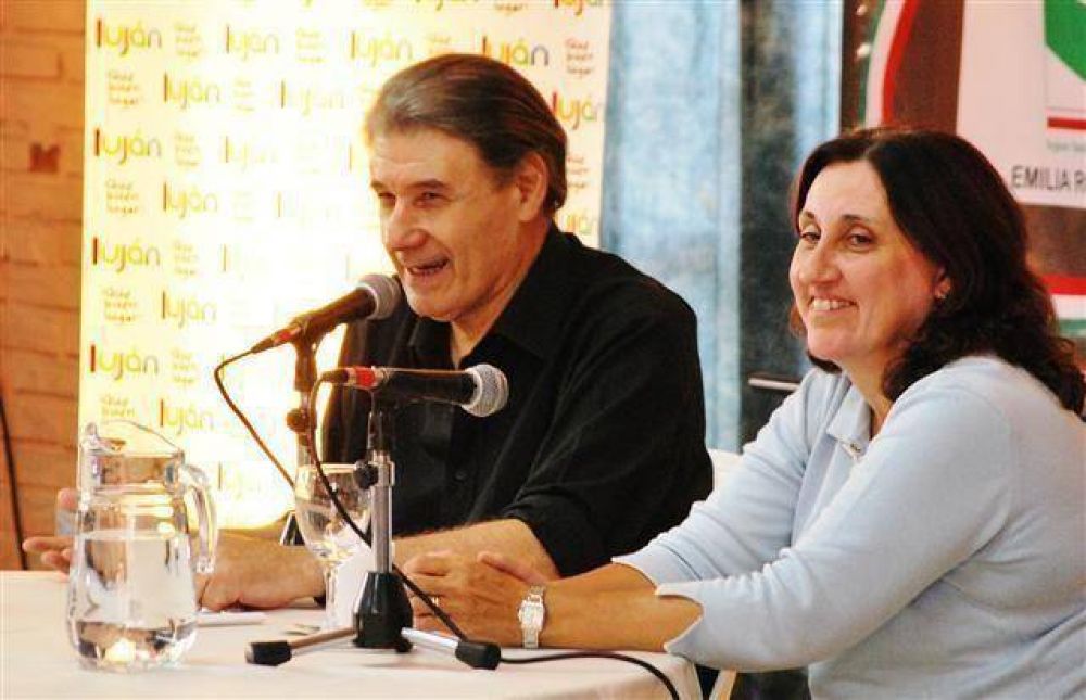 LUJAN - VICTOR HUGO MORALES DIO UNA CHARLA EN LA SOCIEDAD ITALIANA