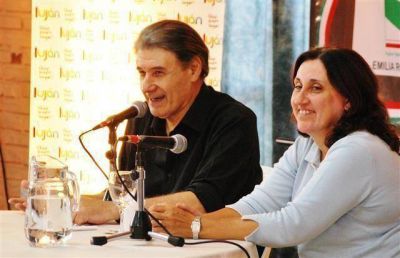 LUJAN - VICTOR HUGO MORALES DIO UNA CHARLA EN LA SOCIEDAD ITALIANA