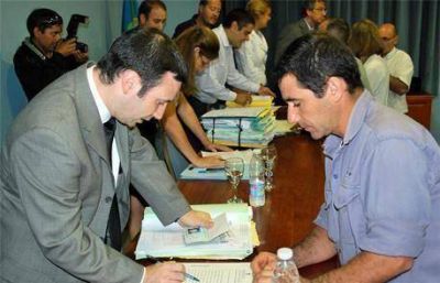 M�s de 40 familias olavarrienses firmaron sus escrituras sociales