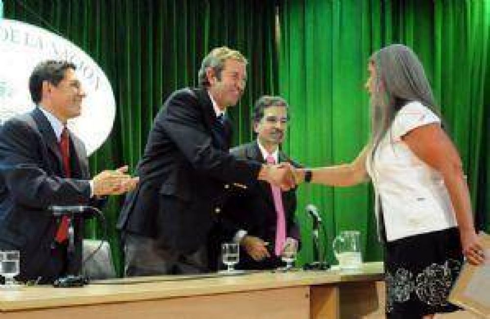 Cobos admiti� que podr�a bajarse
