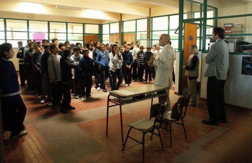 En las escuelas secundarias municipales habr� cursos de derechos del consumidor