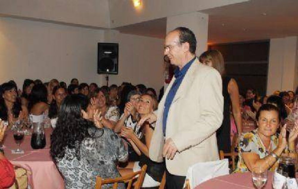 Pedro Mezzapelle presidi� agasajo a las mujeres mercantiles