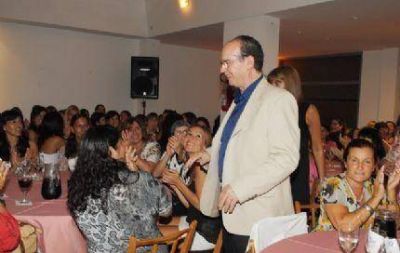 Pedro Mezzapelle presidi� agasajo a las mujeres mercantiles
