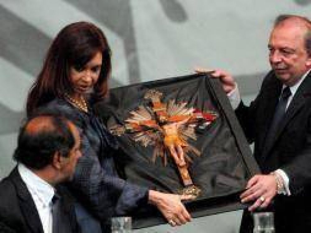 Pilar: Cristina y Z�ccaro dejan inaugurada nueva planta av�cola
