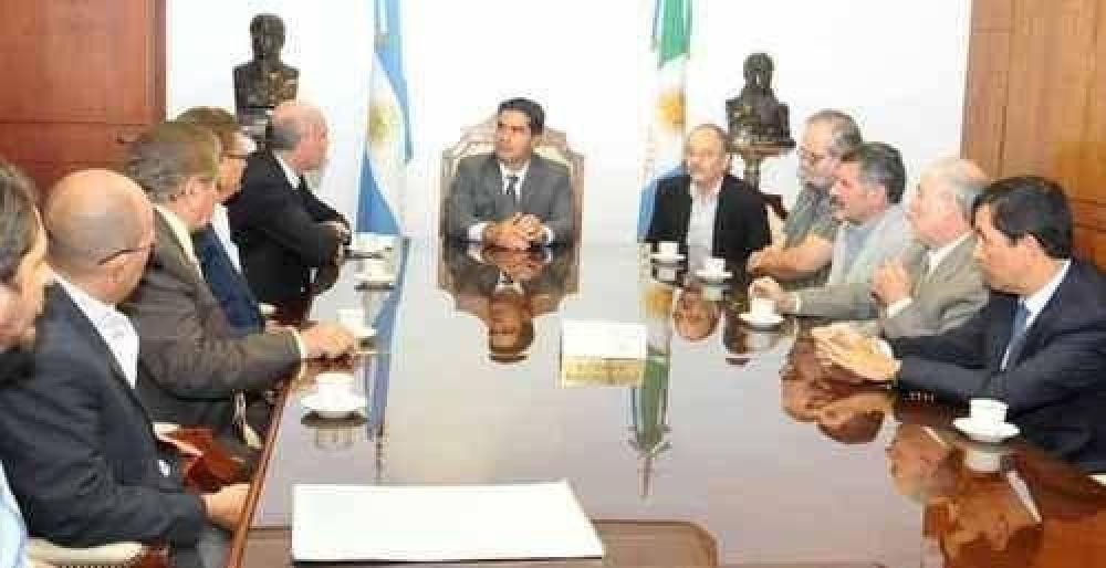 El gobierno analiza impulsar una nueva ley de transporte de cargas