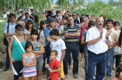 El intendente C�ffaro entreg� 44 lotes con servicios