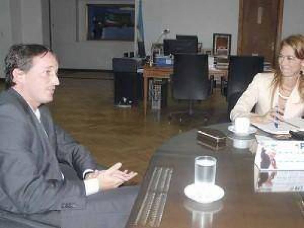 Encuentro del Intendente con la Ministra de Industria