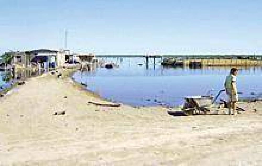 El r�o Dulce no le da tregua a los pobladores del sur de la provincia 