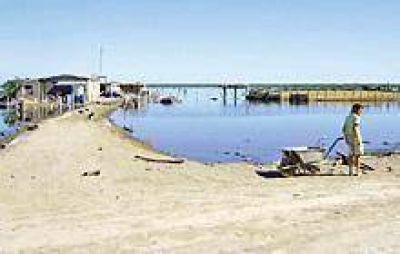 El r�o Dulce no le da tregua a los pobladores del sur de la provincia 