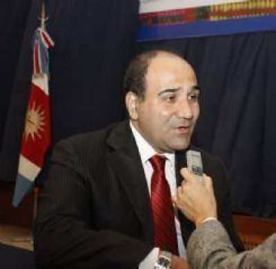 El ministro de Salud de la Naci�n llega hoy a Santiago