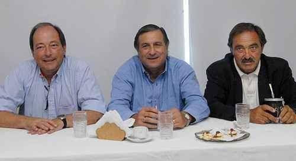 Rozas: "El candidato radical ser� legitimado por el voto de la gente"