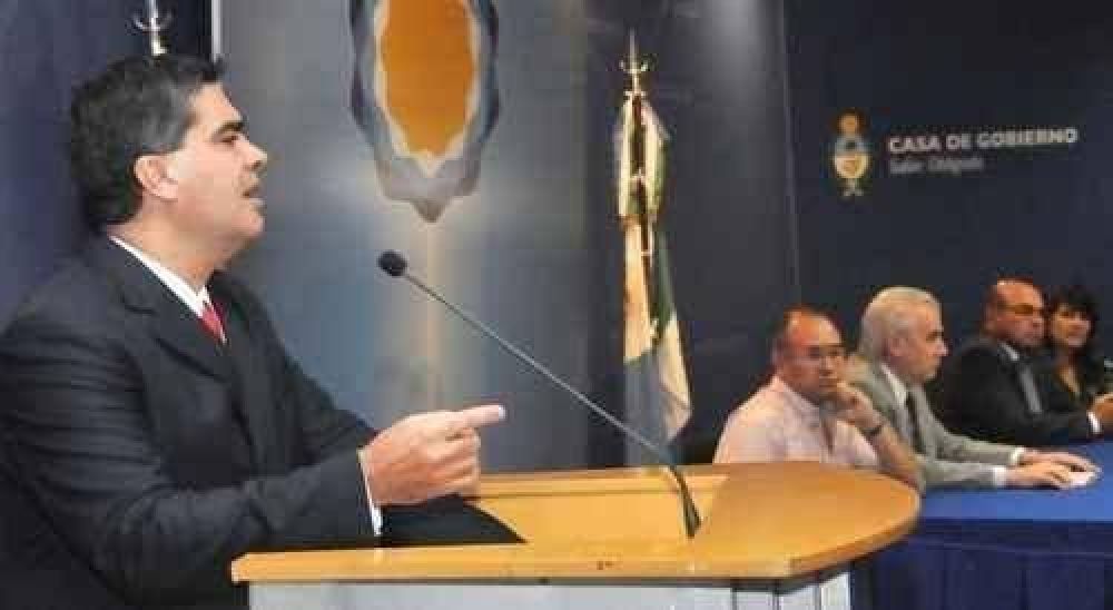 Capitanich confirm� el pase a planta de 1650 trabajadores de Salud 