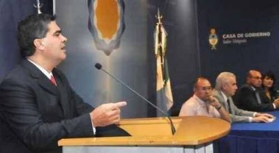 Capitanich confirm� el pase a planta de 1650 trabajadores de Salud 