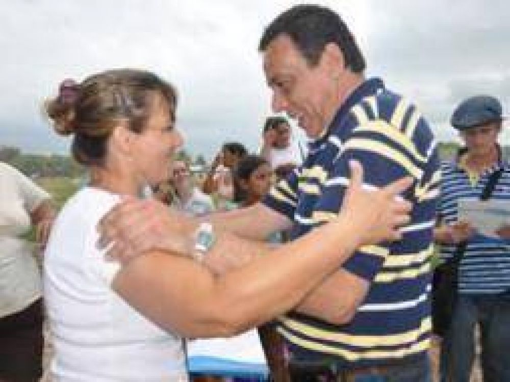 Z�rate: C�ffaro entreg� 44 lotes