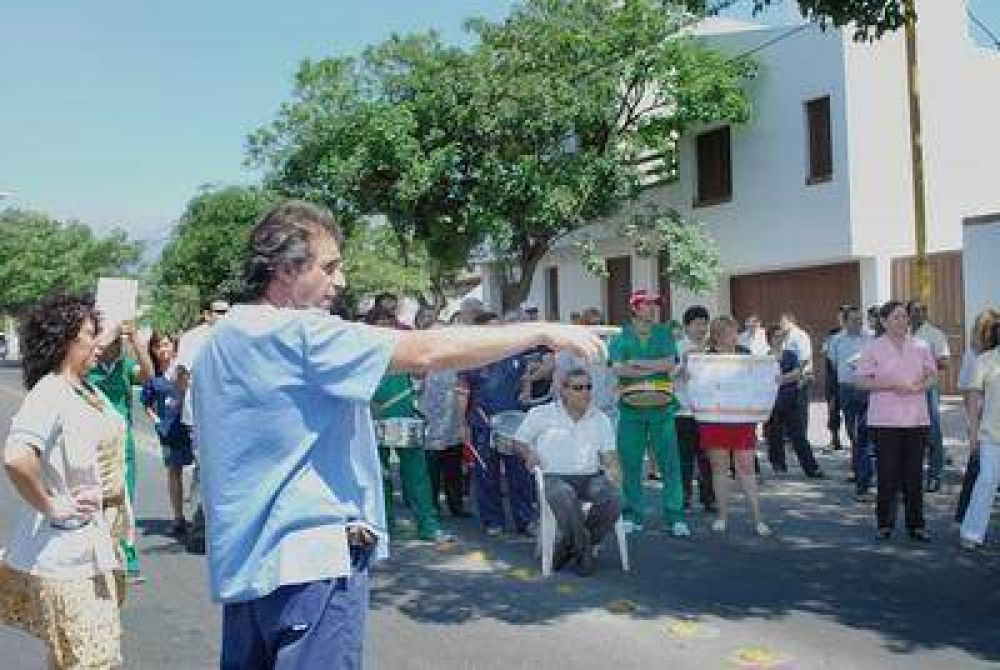 El Gobierno firm� 165 contratos de servicios para el sector Salud