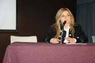 La senadora Malena Baro en la conferencia �El rol de la mujer en la pol�tica� 