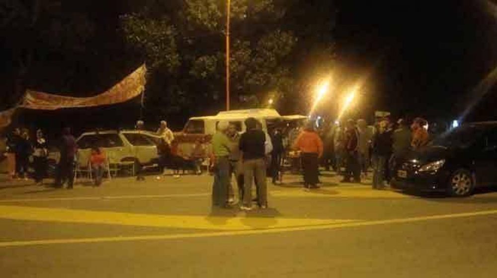 Villa de Soto: d�a y noche contin�an las protestas por costo de energ�a
