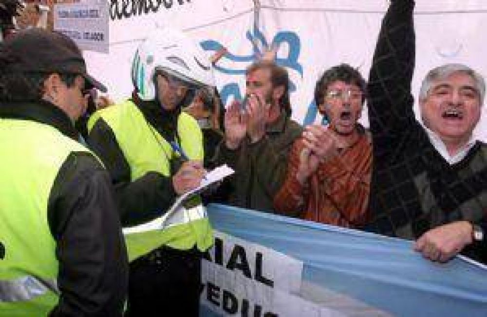 Fayad gan� en la Corte y podr� multar a los que protesten