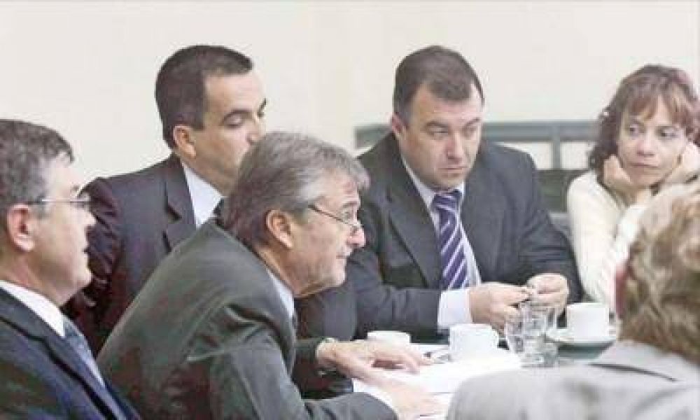 Central: la Legislatura cita a Behler y hoy asume un director interino