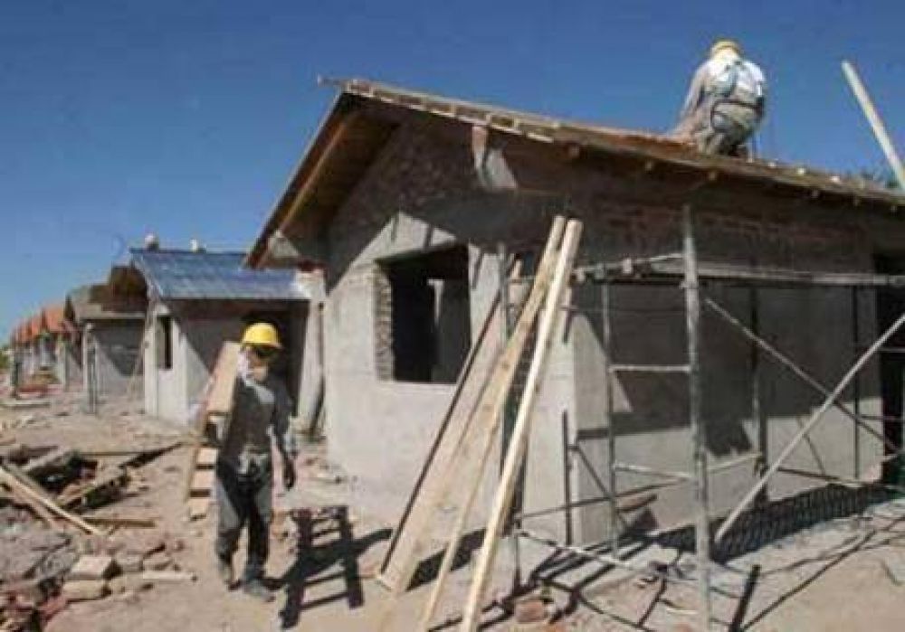 Jaque se fue a Buenos Aires por $50 millones para casas que le prometieron hace un a�o y medio