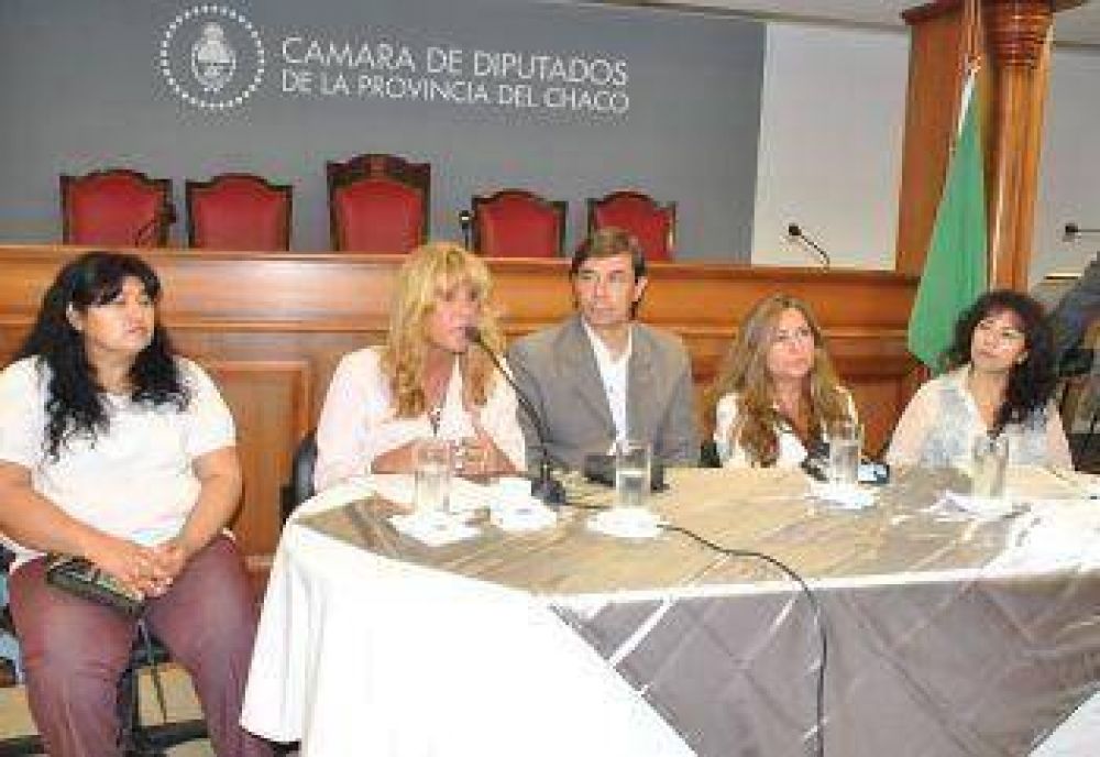 Ayala disert� en la Legislatura sobre el papel que ha alcanzado la mujer en la historia